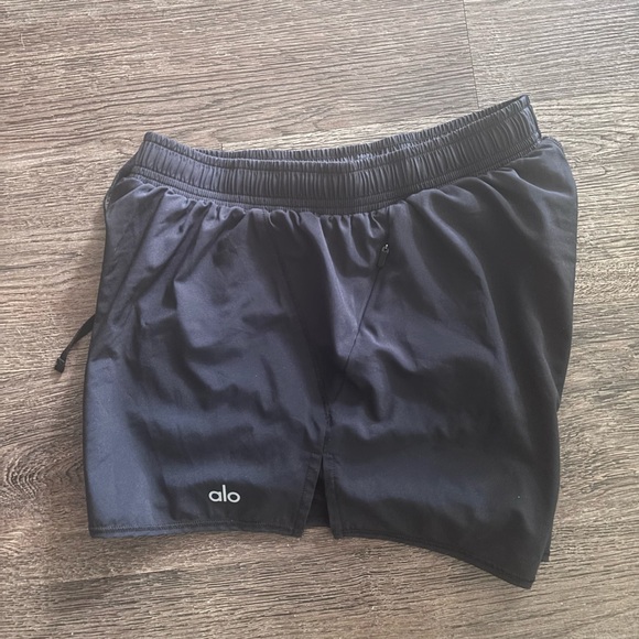 ALO Yoga Black Shorts - Picture 3 of 7
